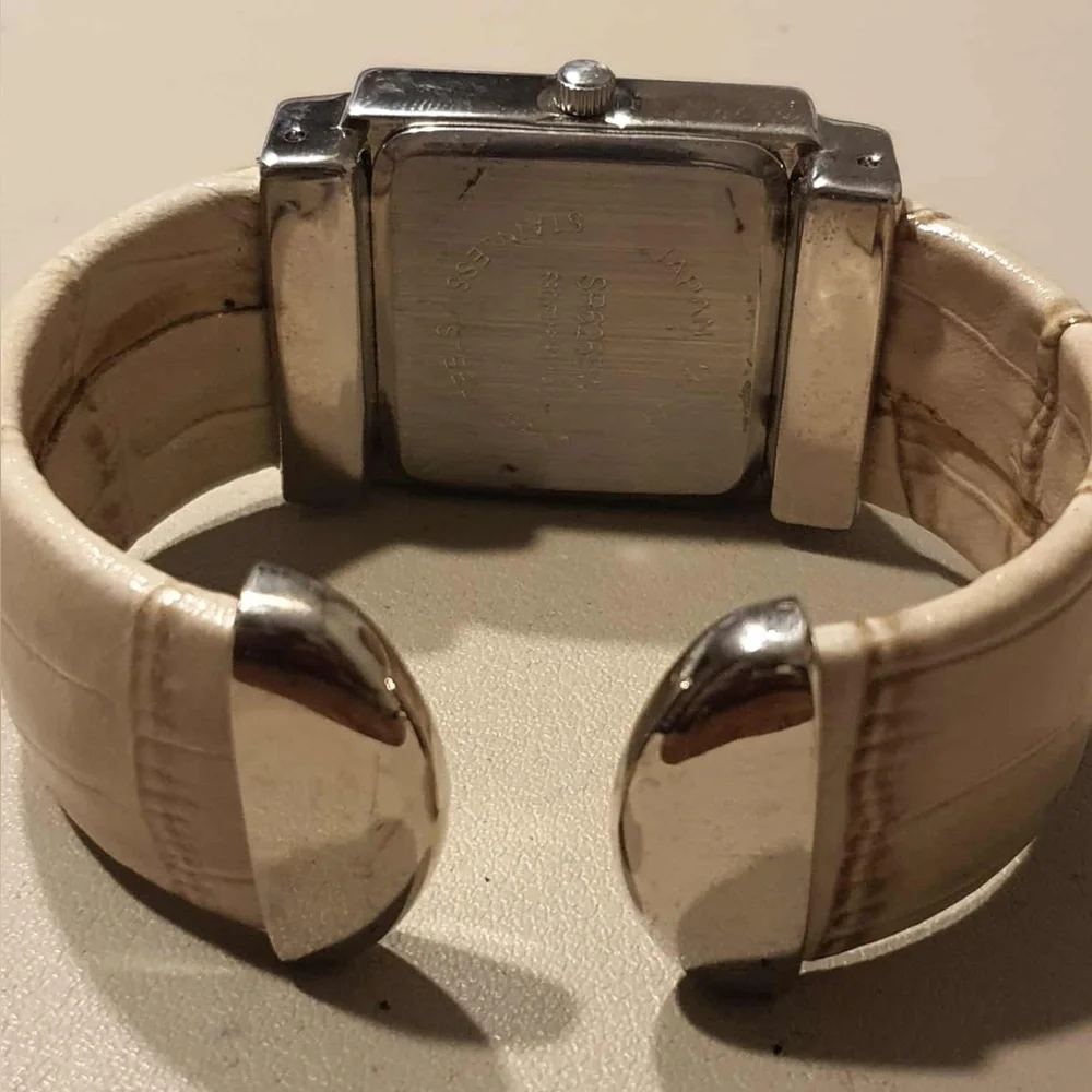 🦋10/$20🦋 Silver/White/Tan Women's Cuff Watch